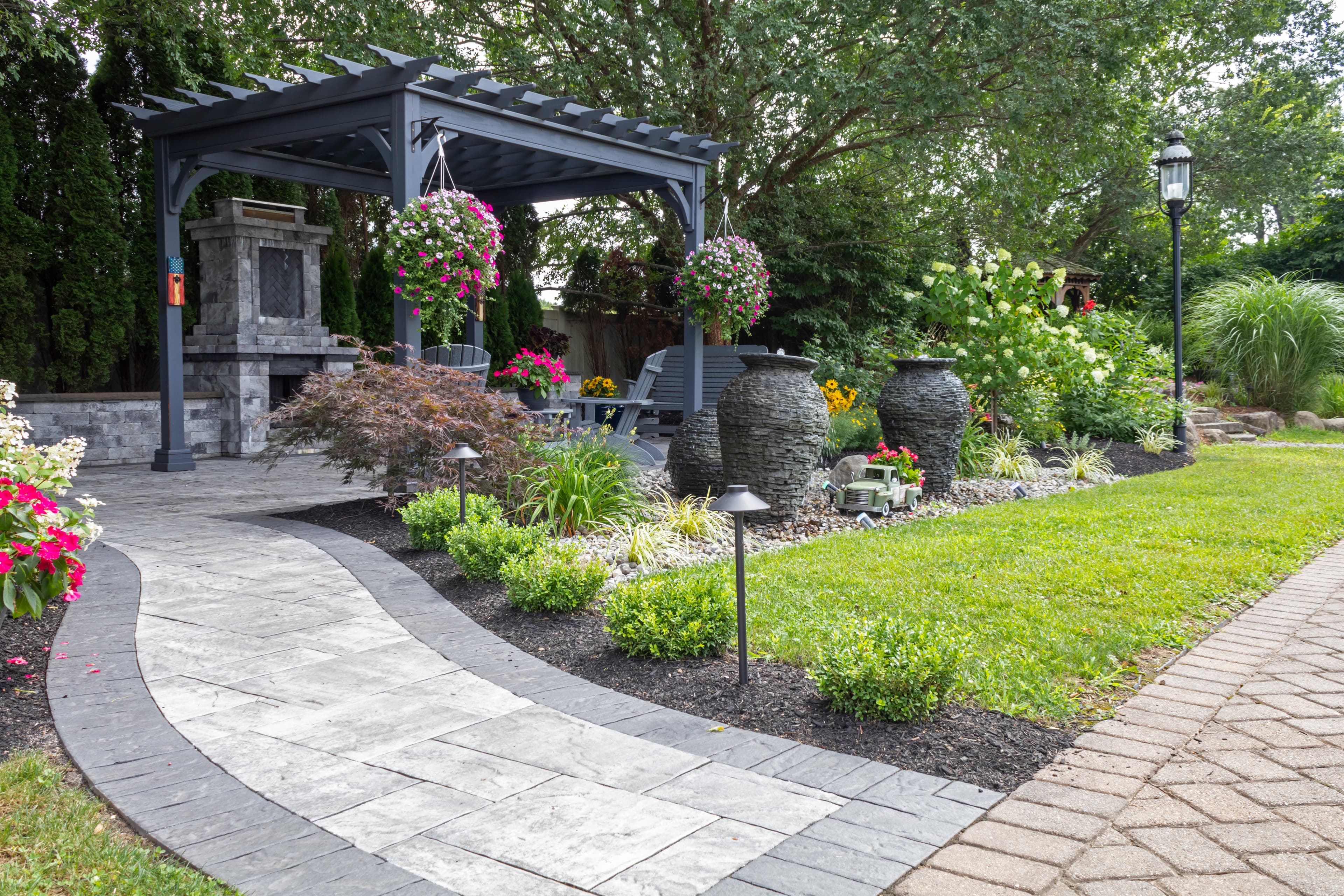 Landscaped patio design from the furniture website